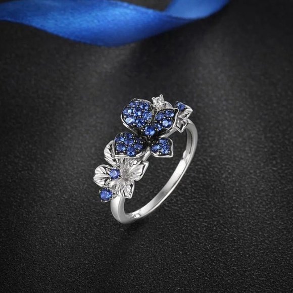 Ring with beautiful blue crystals. - Picture 3 of 6